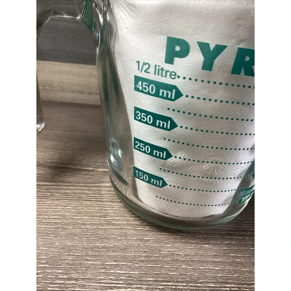 Vintage Pyrex Green Letter 2 Cups Measuring Cup - No Chips